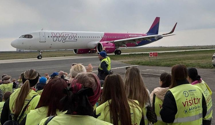 Turisztikások a repülőtéren