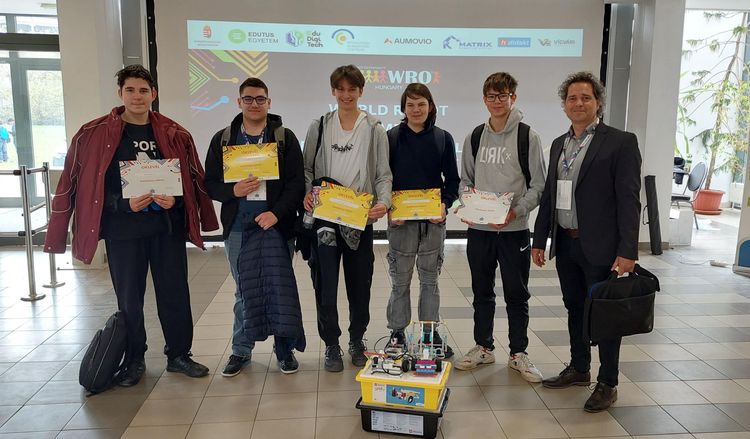 Közgázos sikerek a WRO robotversenyen