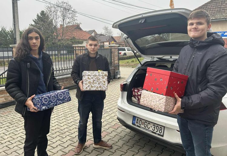 Karácsonyi adománygyűjtés